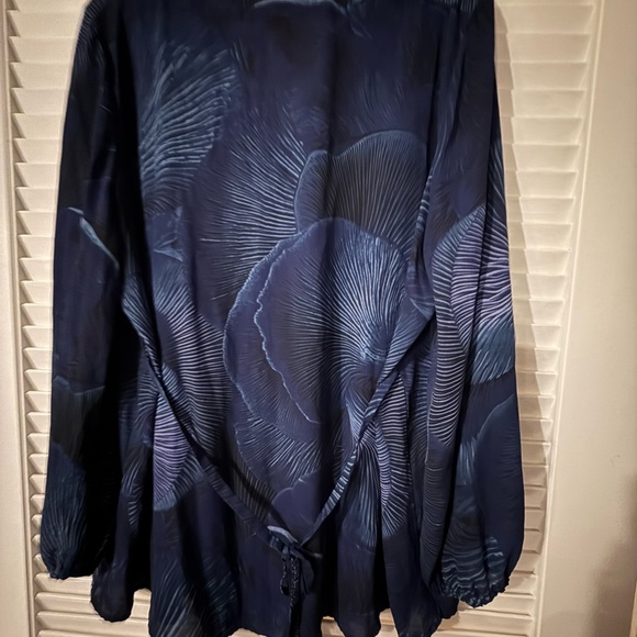 Patterned Deep Blue Top - Picture 5 of 5